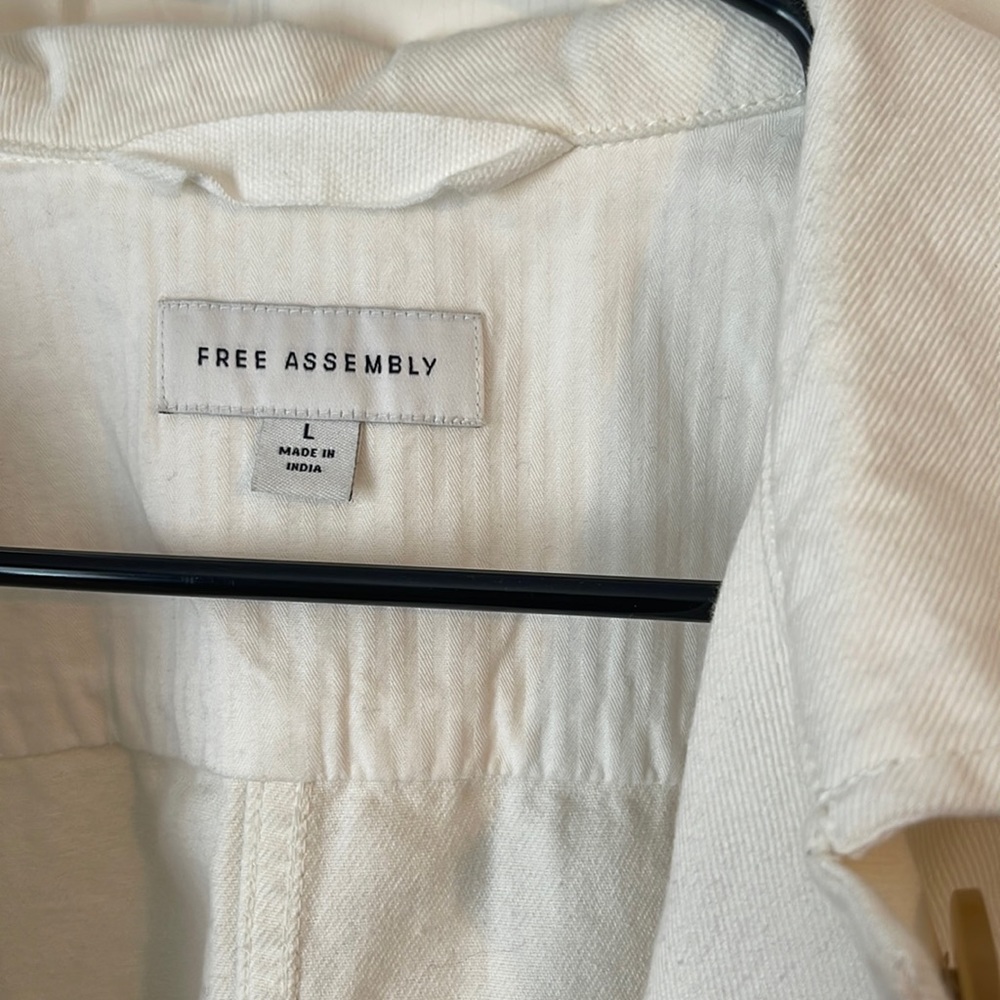 EUC Women’s Free Assembly White barn jacket. Size large